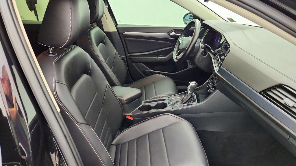 Used 2022 Volkswagen Jetta SE FWD image 24