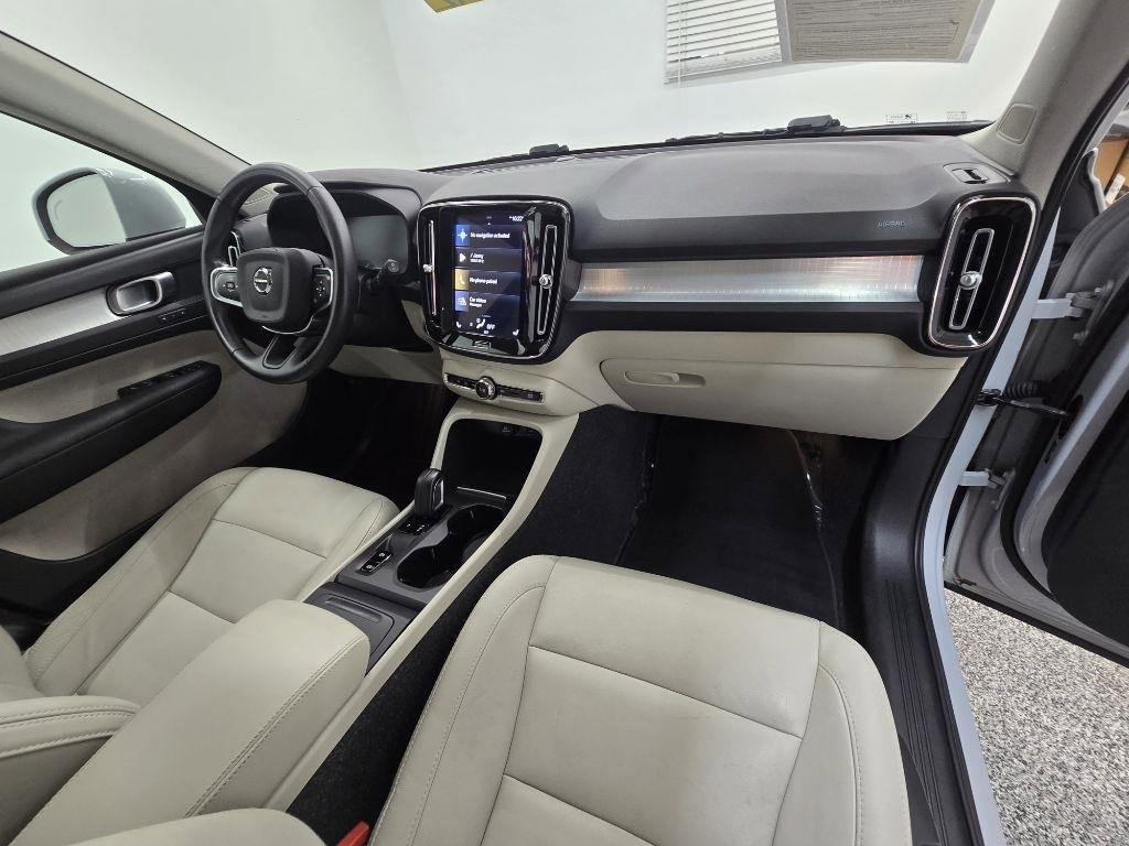 Used 2021 Volvo XC40 T5 Momentum AWD/4WD image 22