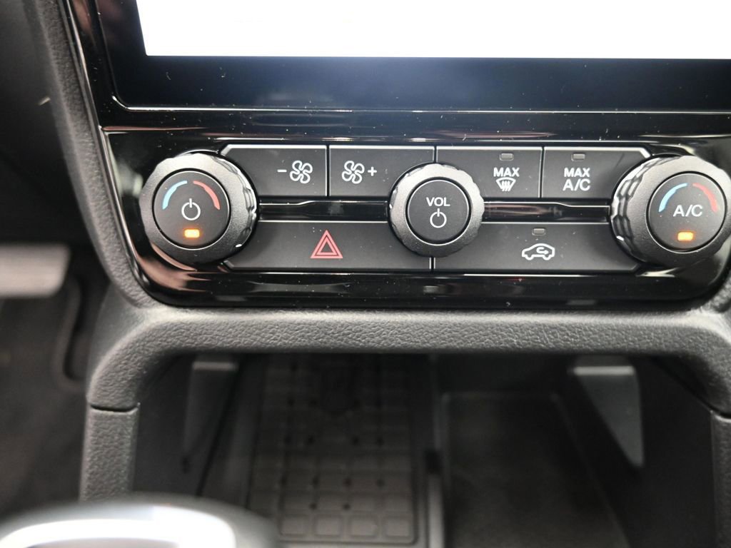 New 2025 Ford Ranger XLT w/ Equipment Group 301A High image 16