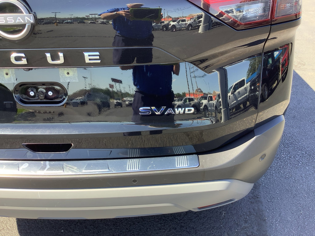 Used 2023 Nissan Rogue SV image 9