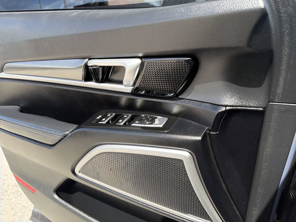 Used 2020 Kia Telluride LX FWD image 19