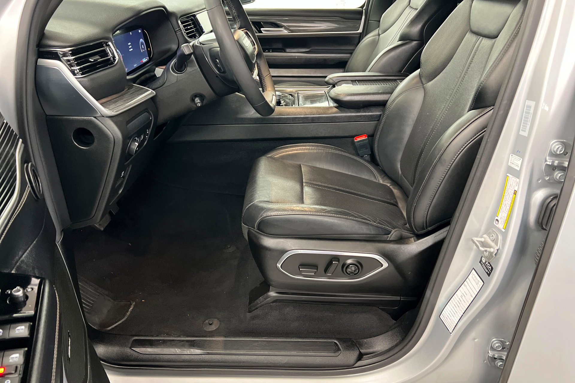 Used 2022 Jeep Wagoneer Series II AWD/4WD image 17