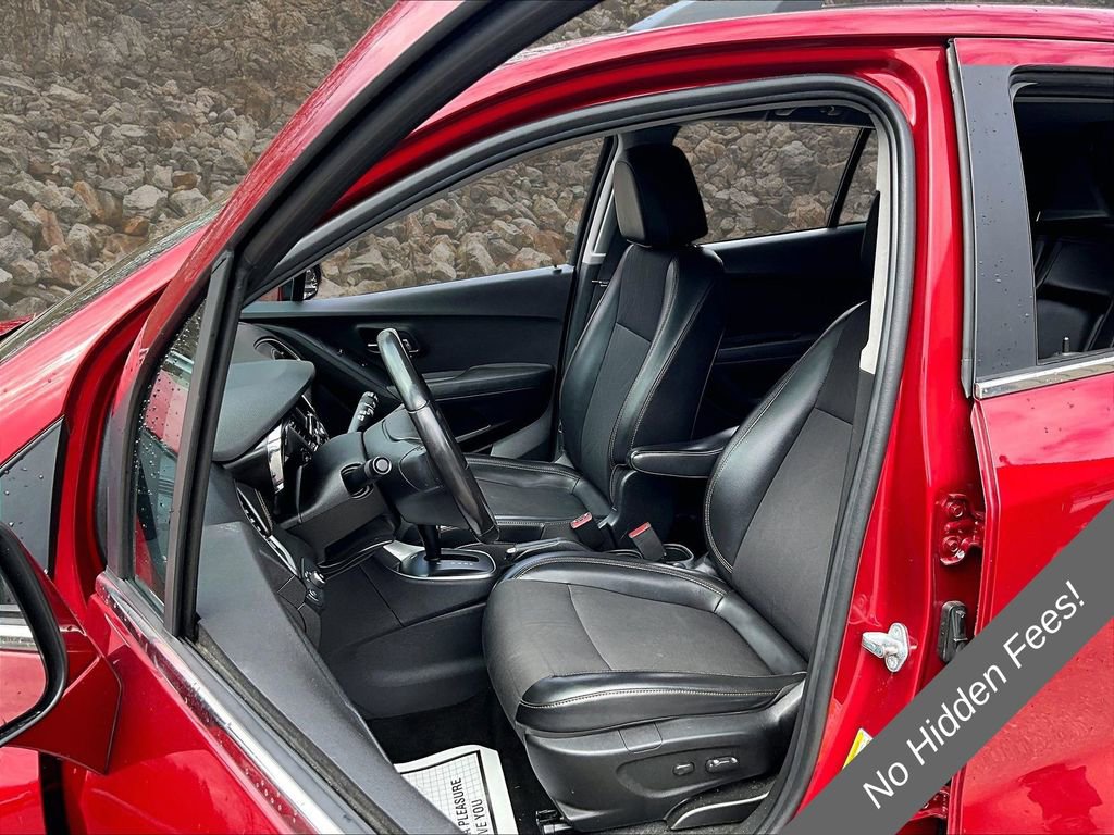 Used 2019 Chevrolet Trax LT w/ LT Convenience Package AWD/4WD image 23