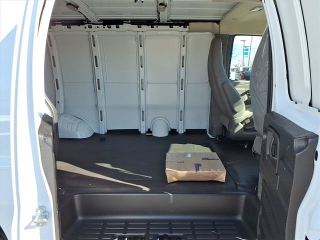 New 2026 Chevrolet Express 2500 w/ Driver Convenience Package image 7
