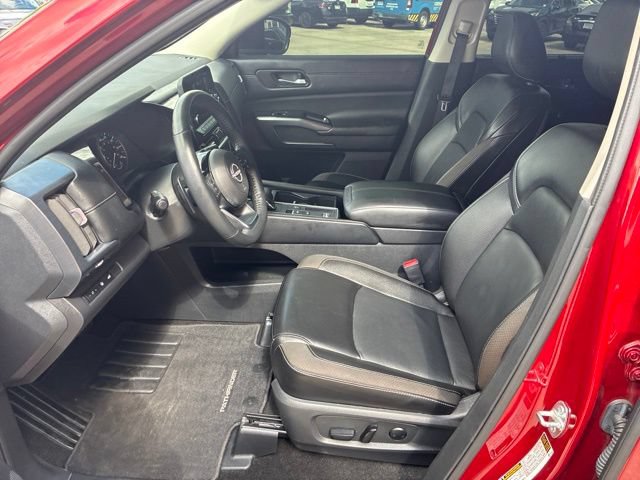Used 2024 Nissan Pathfinder SL FWD image 17