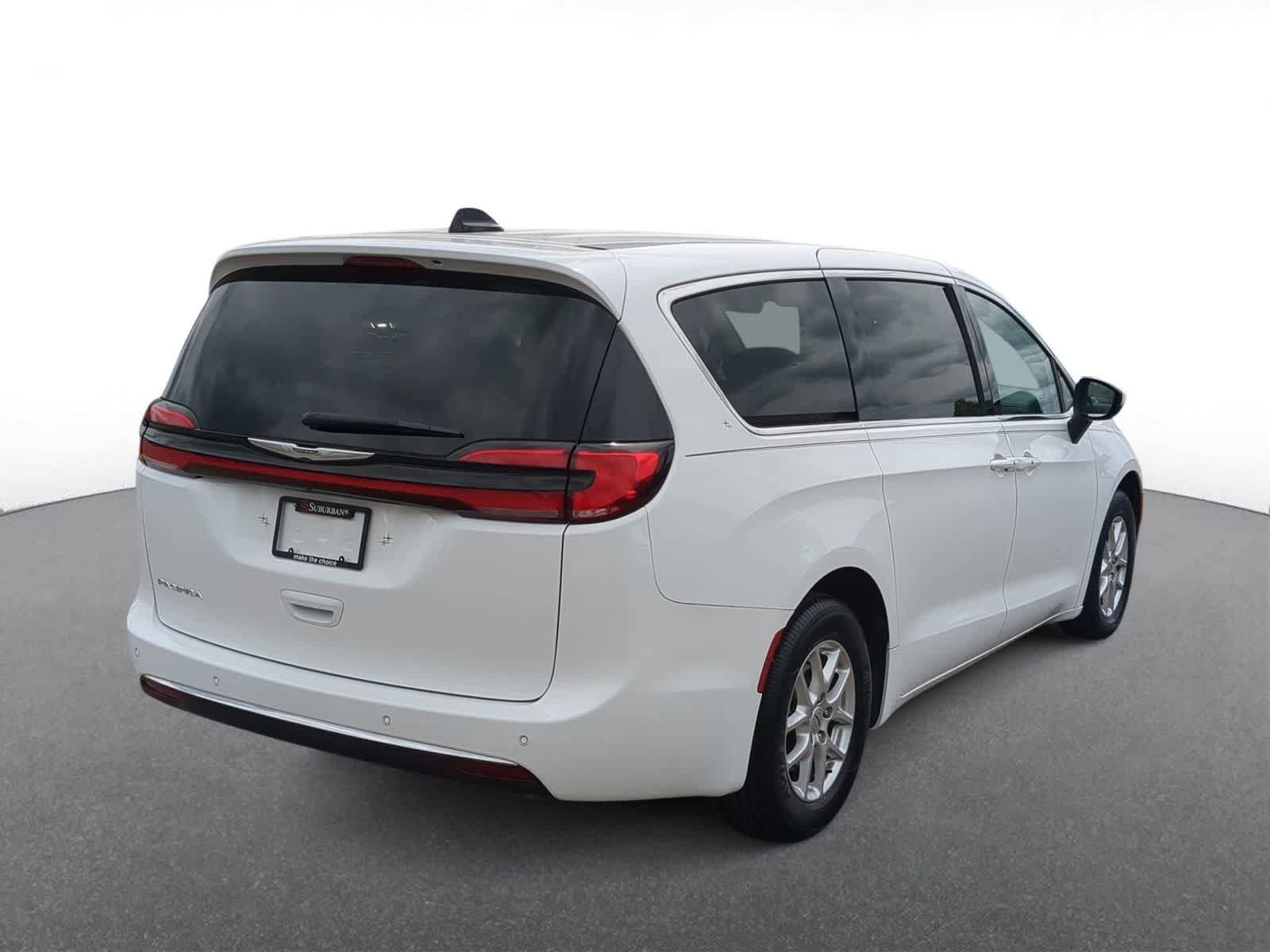 Used 2023 Chrysler Pacifica Touring-L FWD image 8