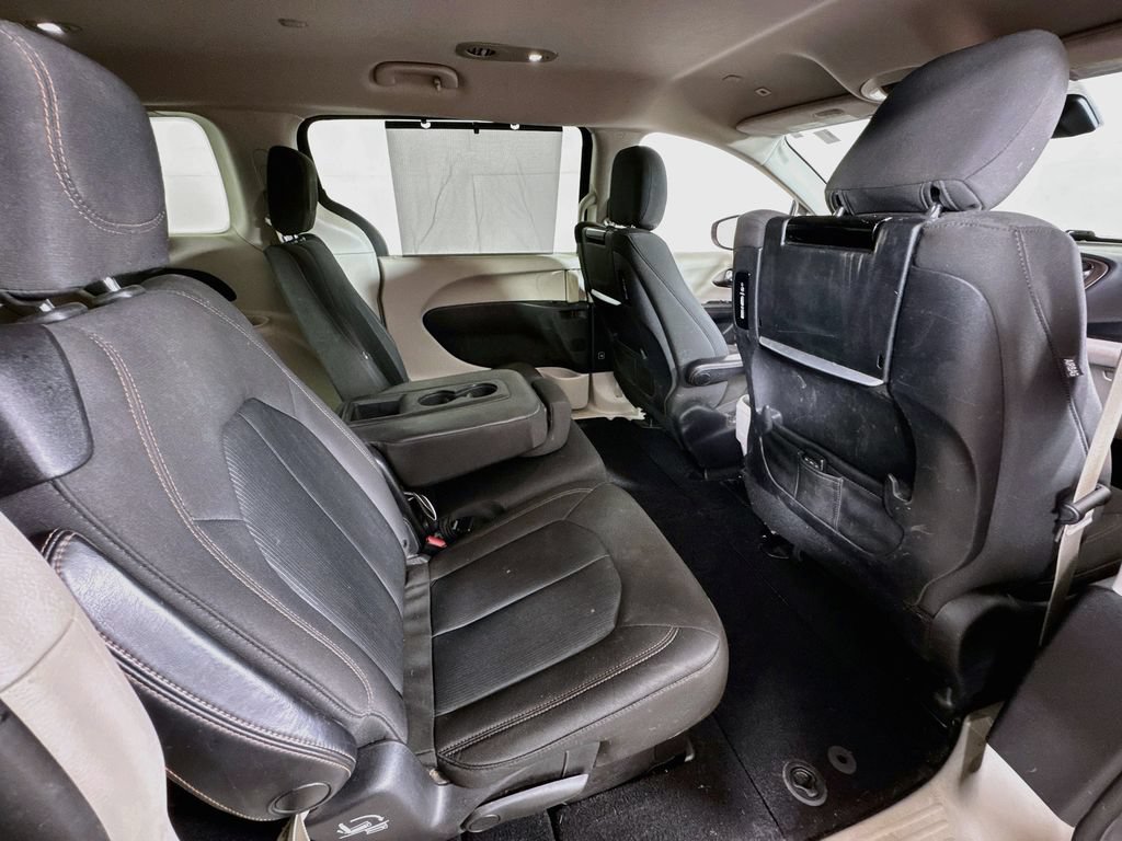 Used 2019 Chrysler Pacifica Touring Plus w/ Advanced Safetytec Group FWD image 29