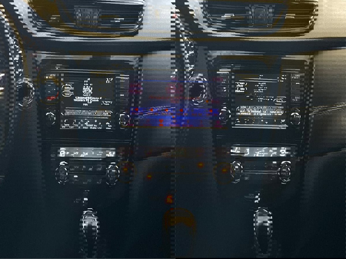 Used 2018 Nissan Rogue SL image 18