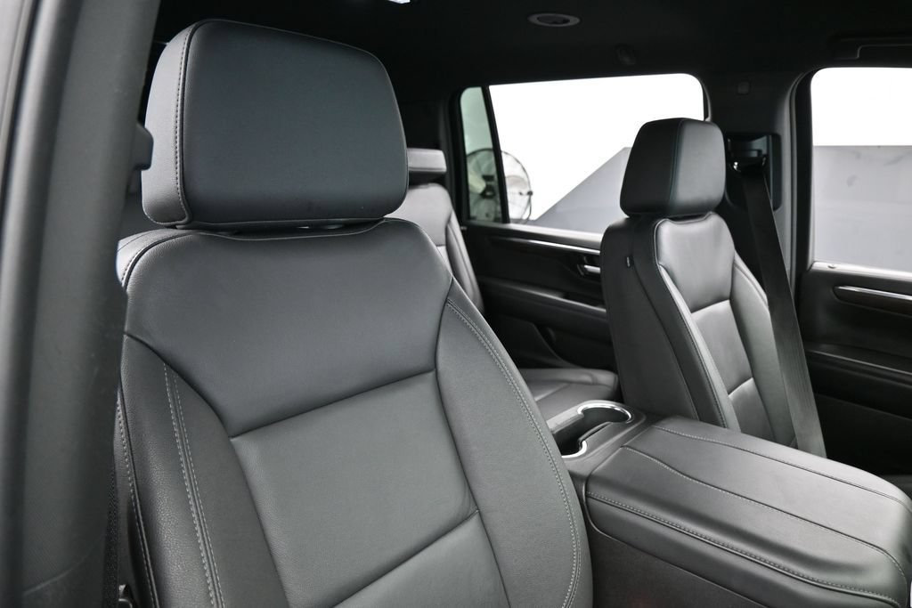 Used 2025 Chevrolet Suburban LT RWD image 50