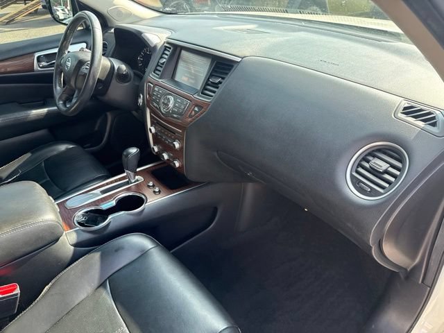 Used 2017 Nissan Pathfinder Platinum w/ Midnight Edition Package FWD image 13