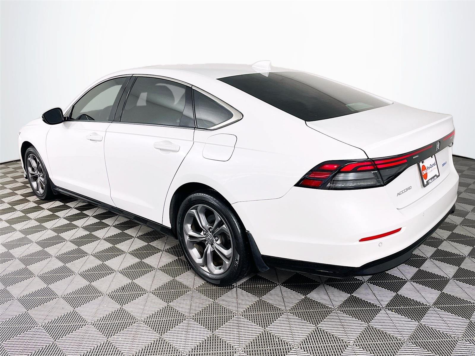 Used 2023 Honda Accord EX-L image 7