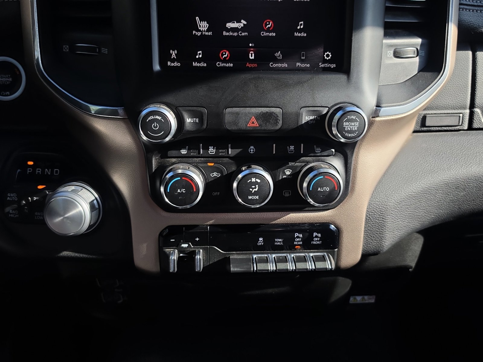Used 2019 RAM 1500 Laramie AWD/4WD image 27