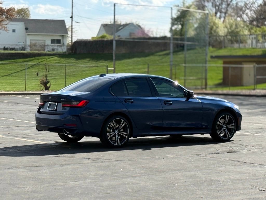 Used 2023 BMW 330i xDrive Sedan w/ Premium Package image 5