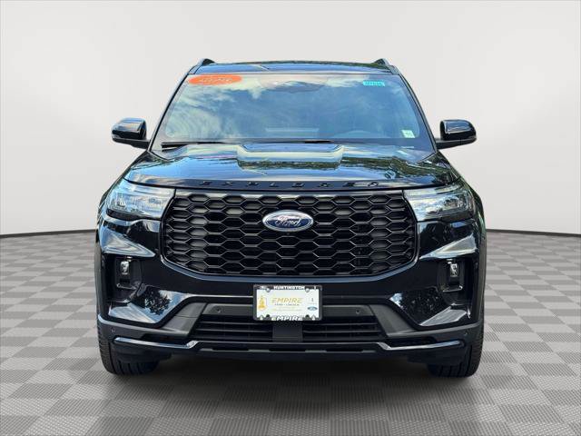 Used 2026 Ford Explorer ST-Line w/ ST-Line Street Pack AWD/4WD image 2