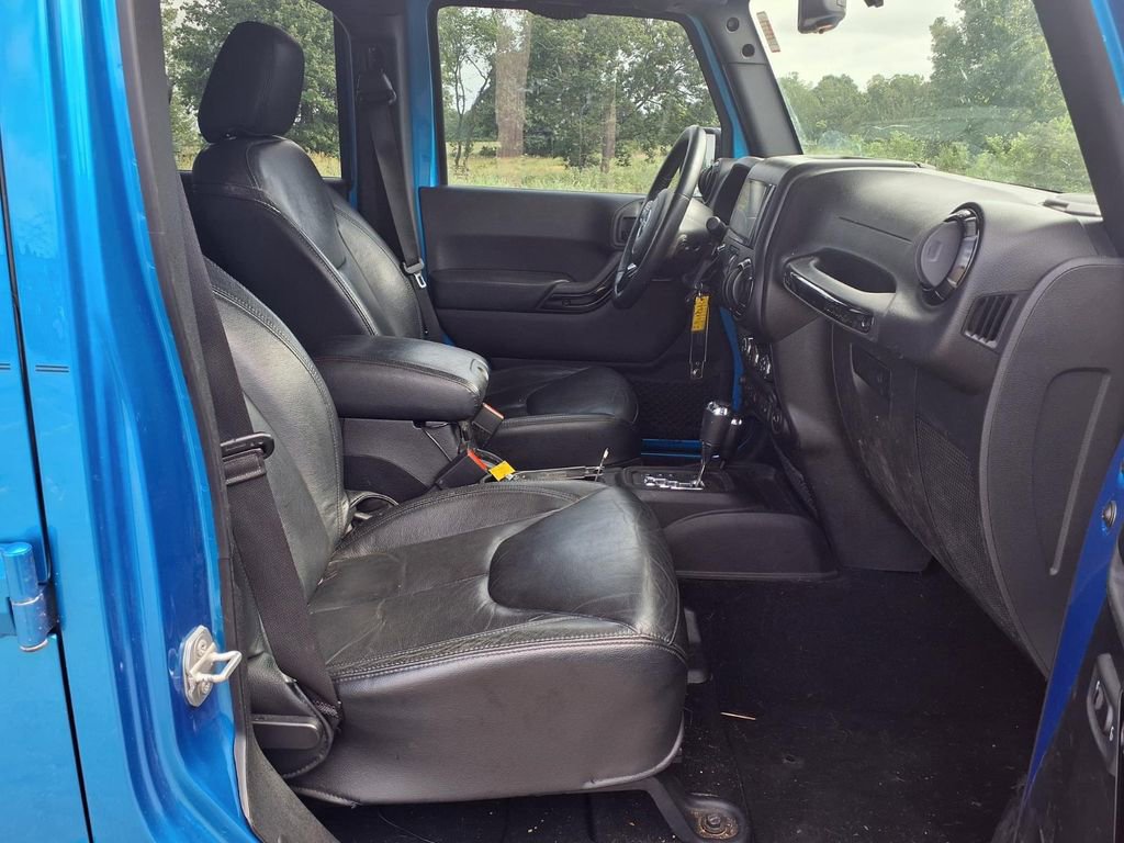 Used 2015 Jeep Wrangler Unlimited Sahara AWD/4WD image 14