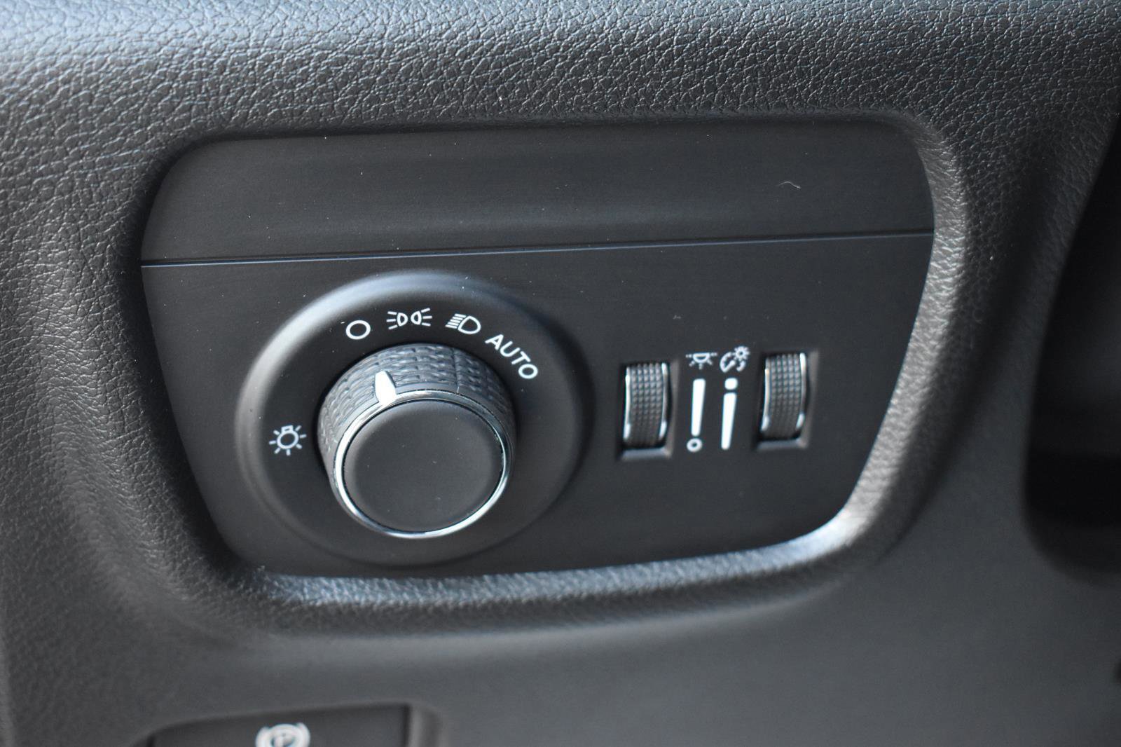 Used 2024 Jeep Grand Cherokee Laredo w/ Trailer Tow Package image 40