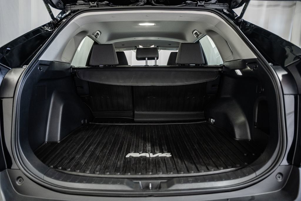 Used 2025 Toyota RAV4 XLE image 8