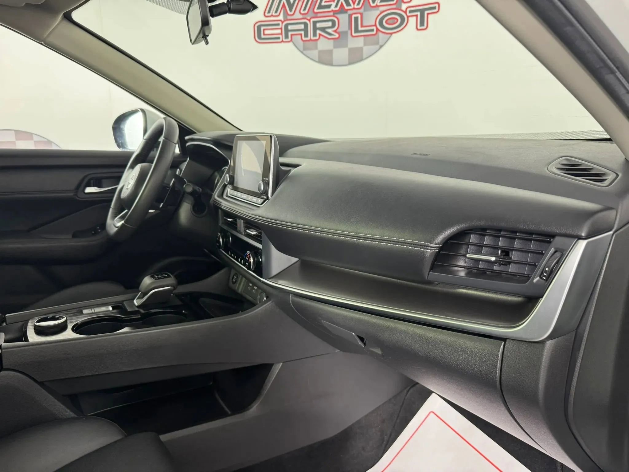 Used 2024 Nissan Rogue SV w/ SV Premium Package AWD/4WD image 12