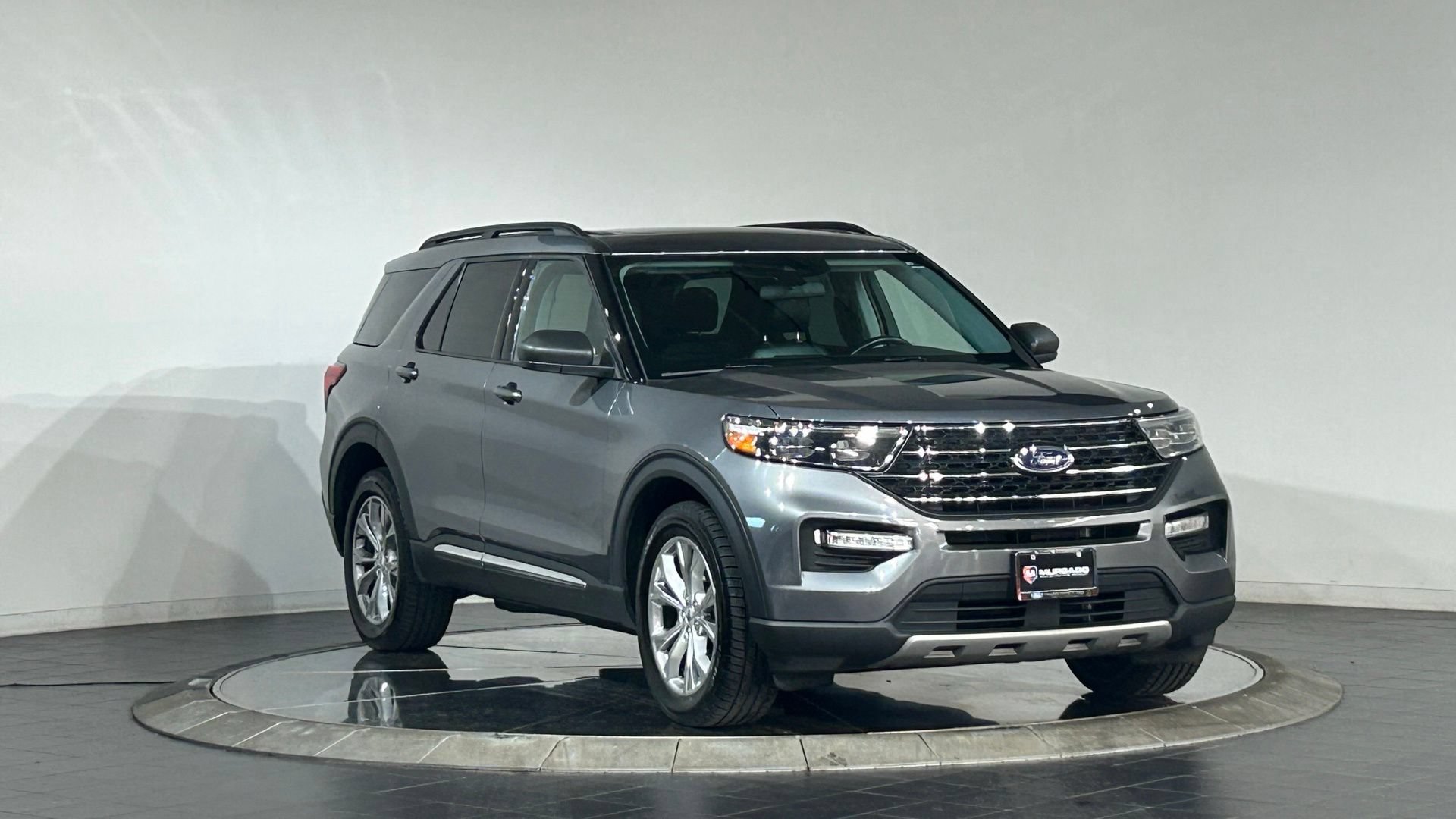 Used 2022 Ford Explorer XLT w/ Equipment Group 202A AWD/4WD image 2