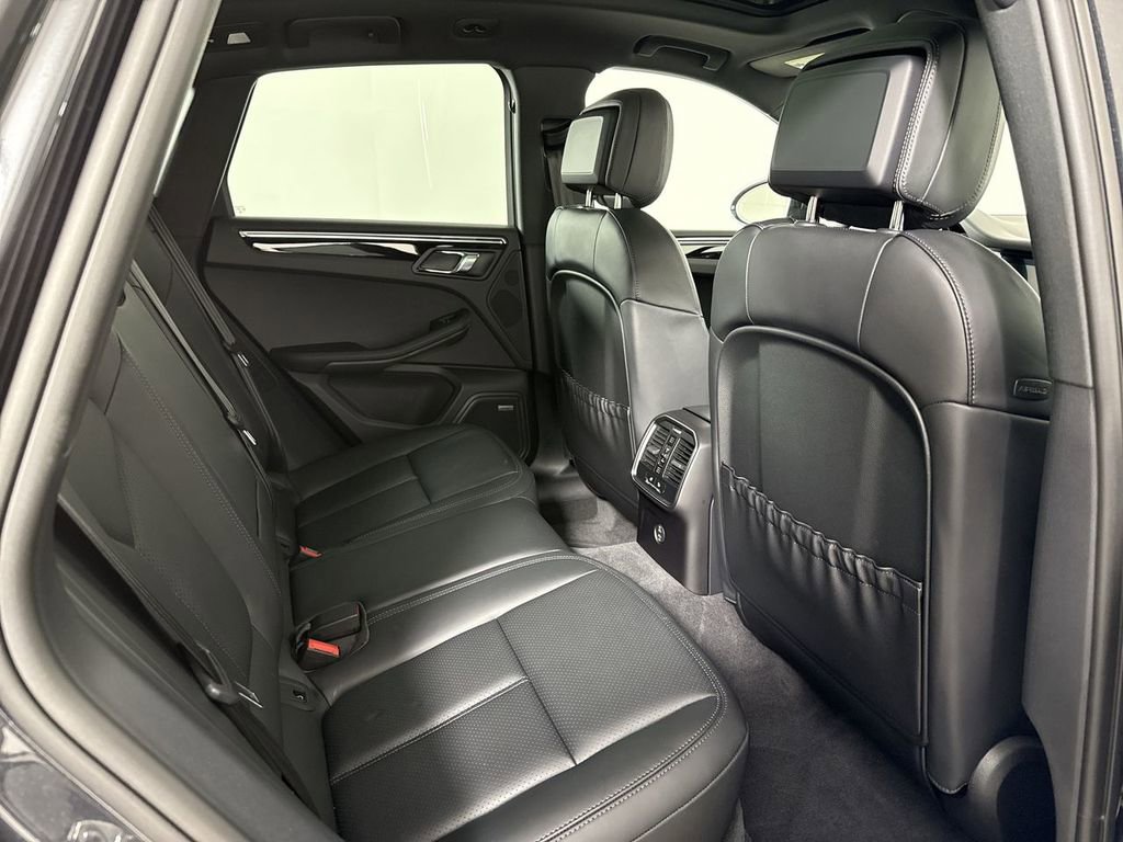 Certified 2025 Porsche Macan image 25