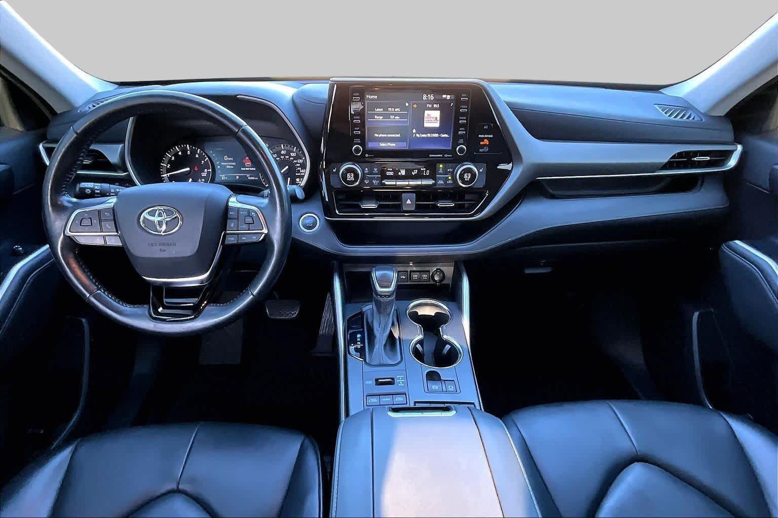 Used 2021 Toyota Highlander XLE AWD/4WD image 16