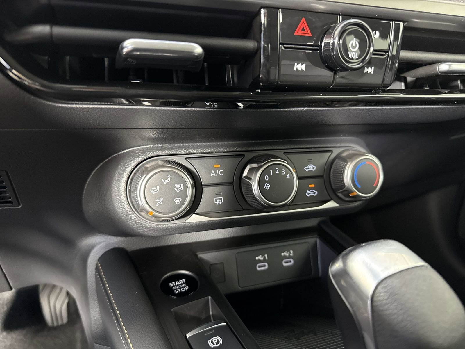 New 2025 Nissan Kicks SV image 9