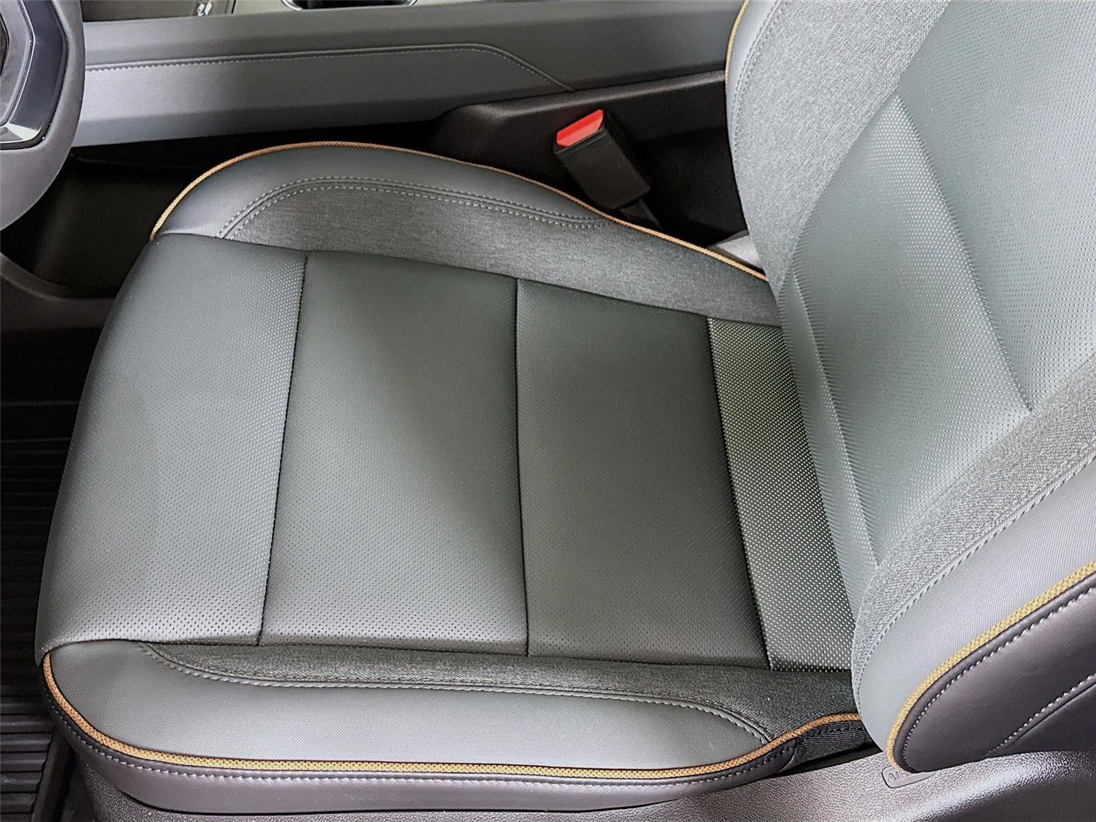 New 2026 GMC Acadia AT4 image 15