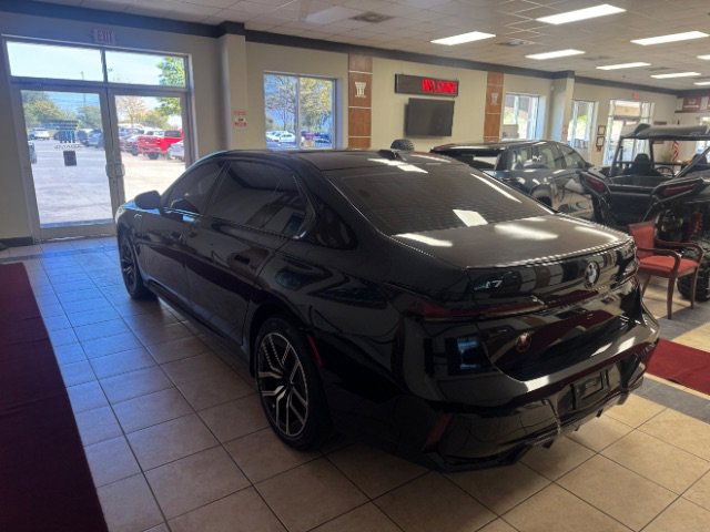 Used 2025 BMW i7 xDrive60 AWD/4WD image 8