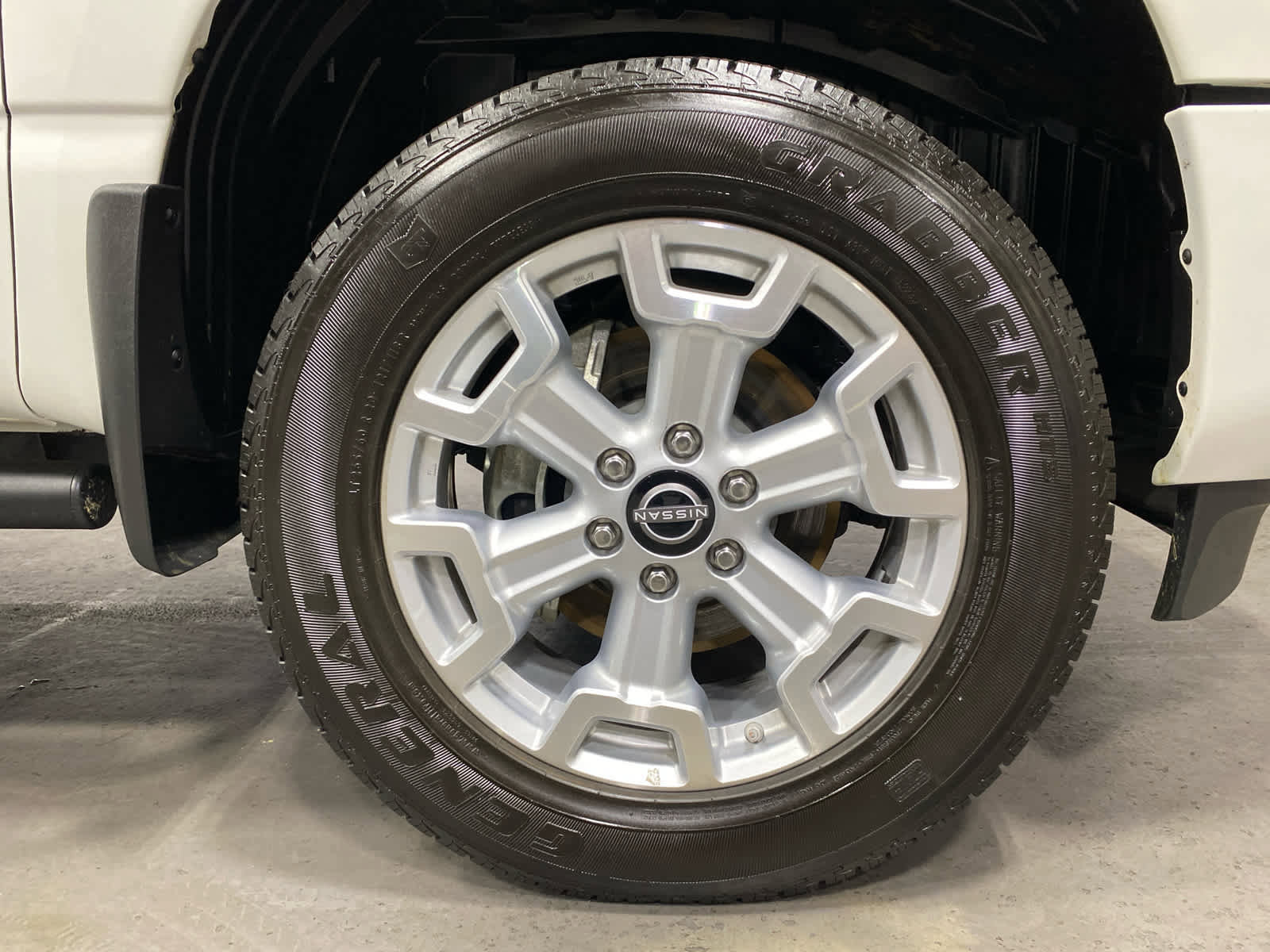 Used 2024 Nissan Titan SV w/ SV Convenience Package image 30