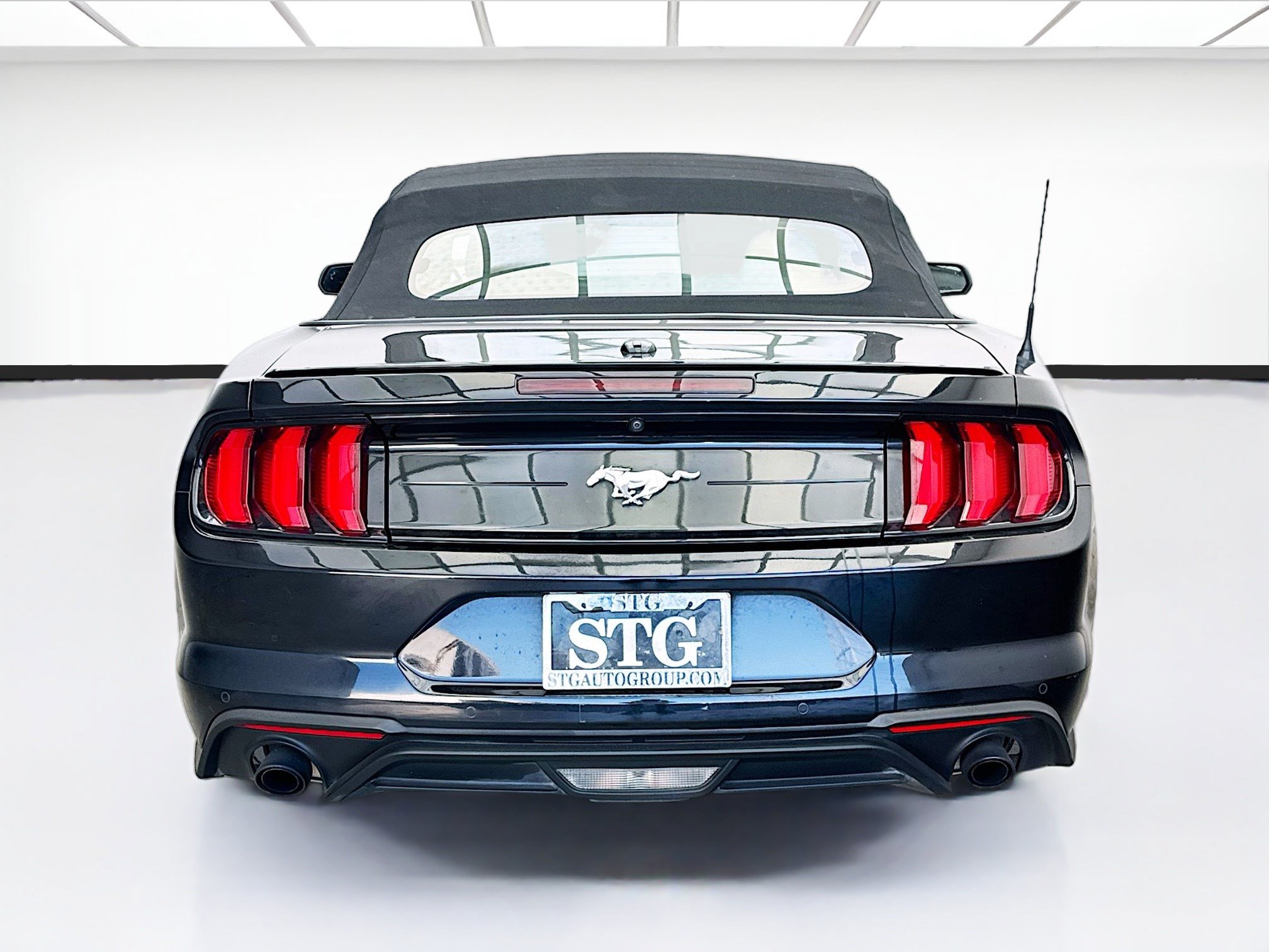 Used 2022 Ford Mustang Premium RWD image 5