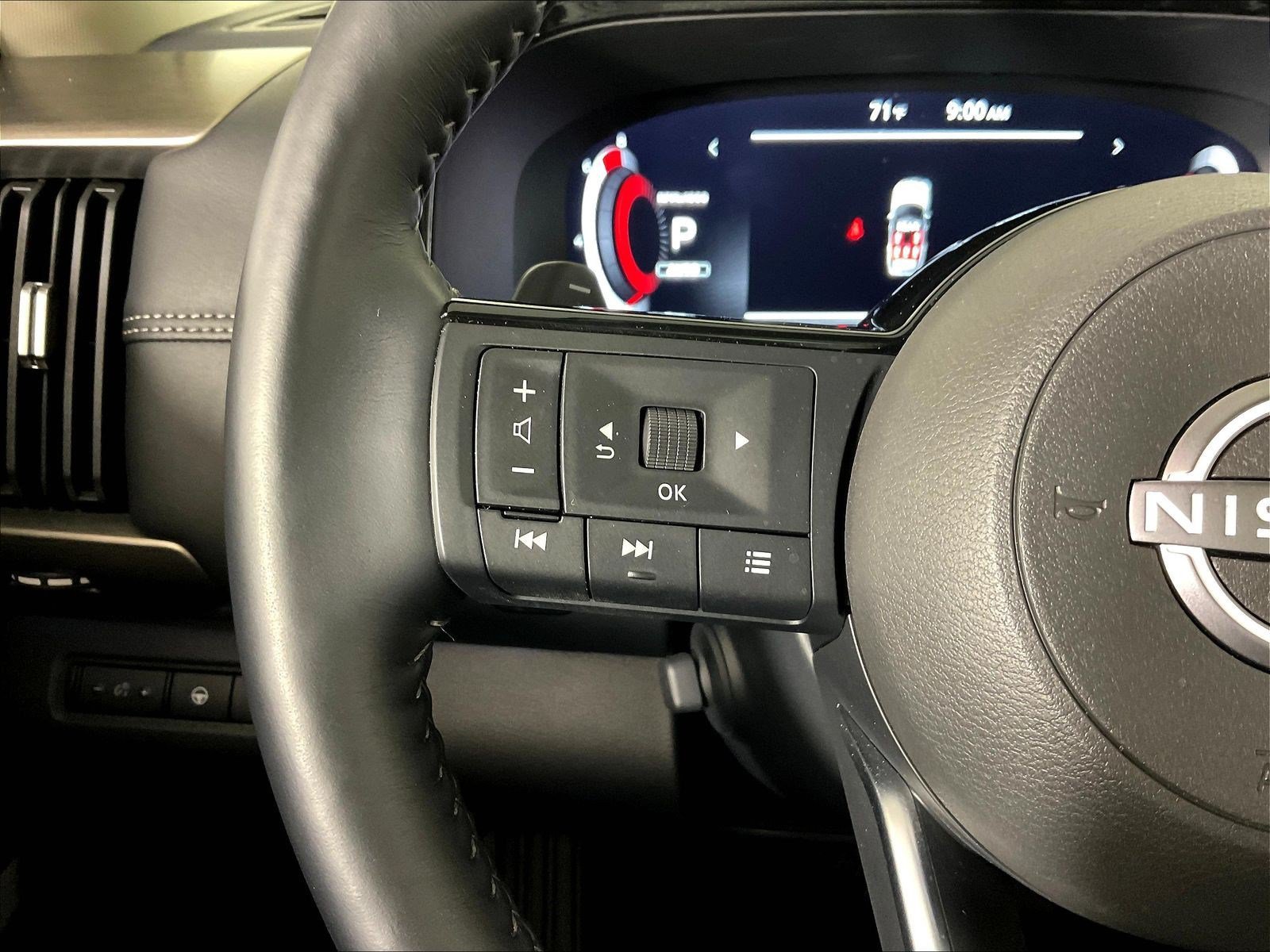 Used 2025 Nissan Pathfinder Platinum AWD/4WD image 11