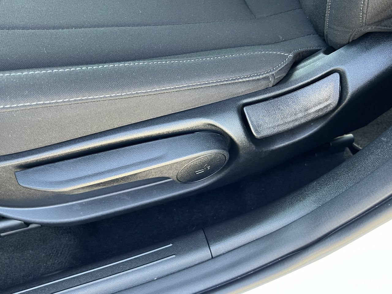 Used 2022 Hyundai Elantra SEL w/ Convenience Package FWD image 8