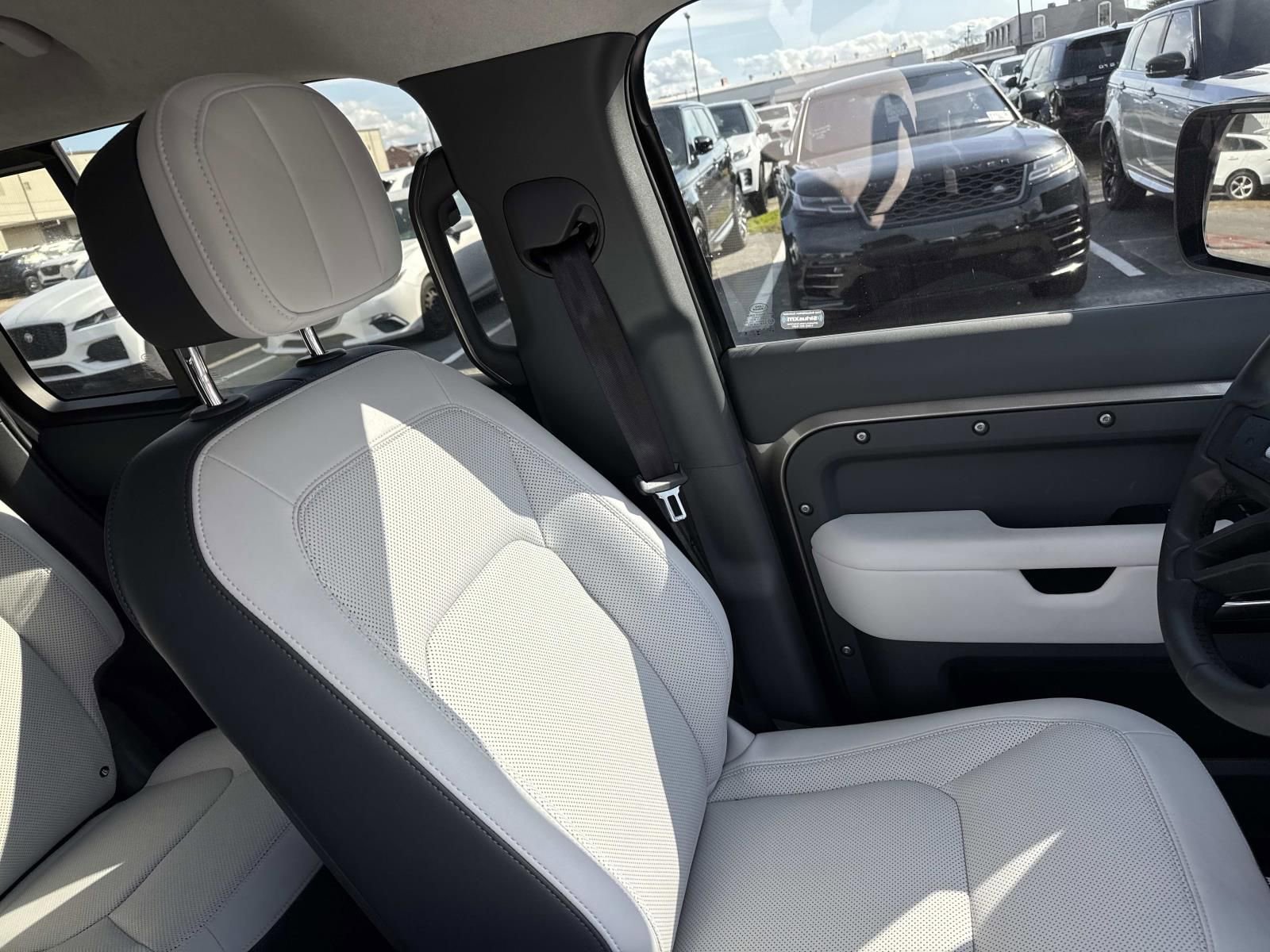 Used 2025 Land Rover Defender 130 X image 11