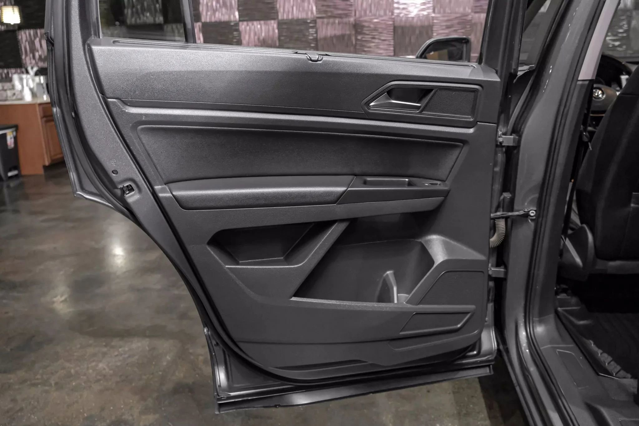 Used 2020 Volkswagen Atlas SE w/ Towing Package image 39