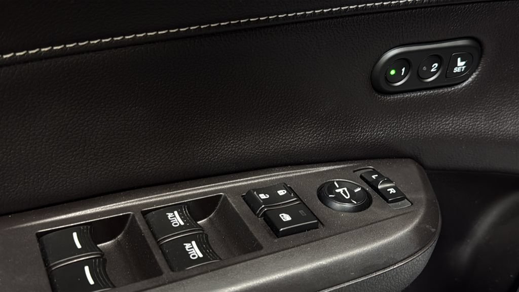 Used 2020 Acura ILX w/ Premium Package FWD image 18