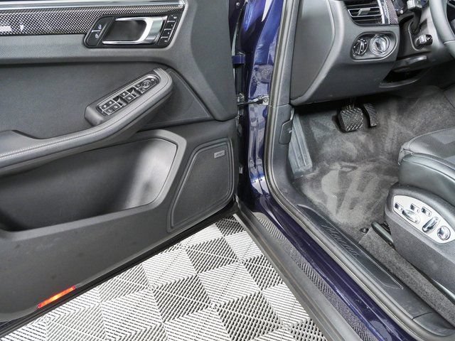 Certified 2023 Porsche Macan Turbo AWD/4WD image 8