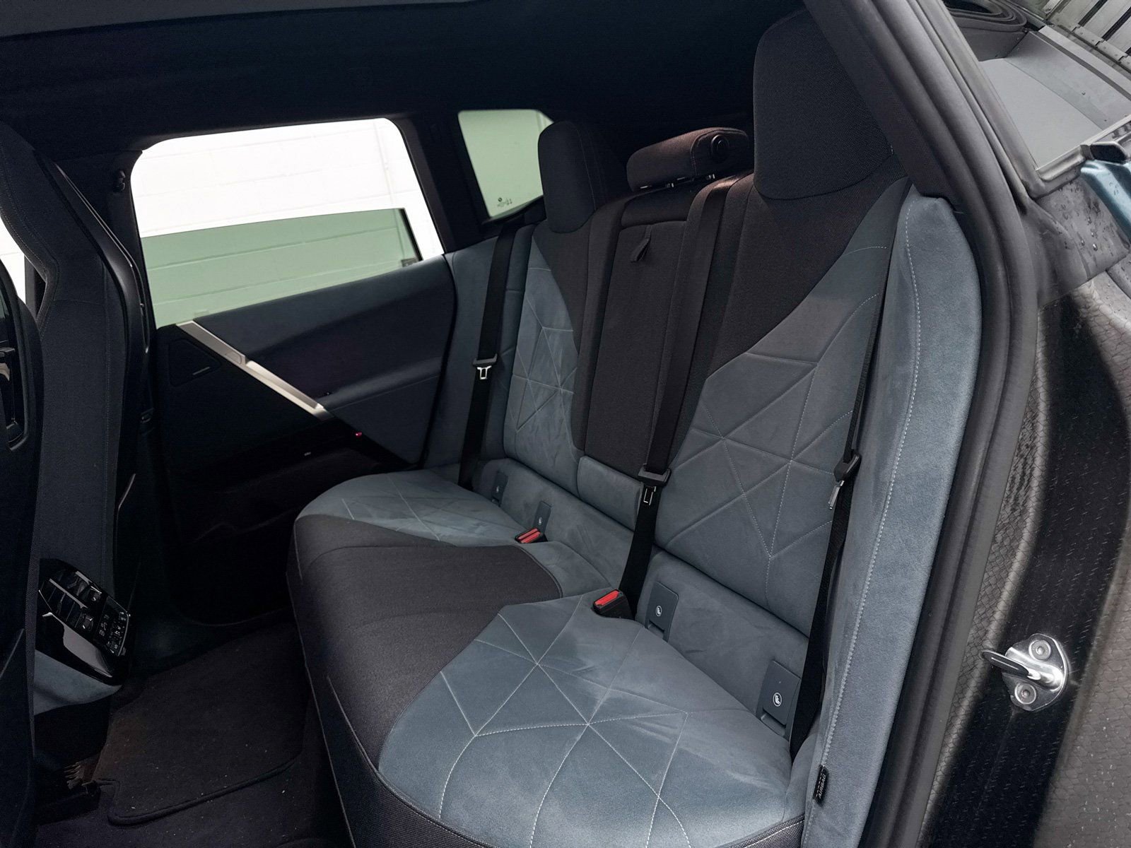 Used 2022 BMW iX xDrive50 w/ Premium Package image 28