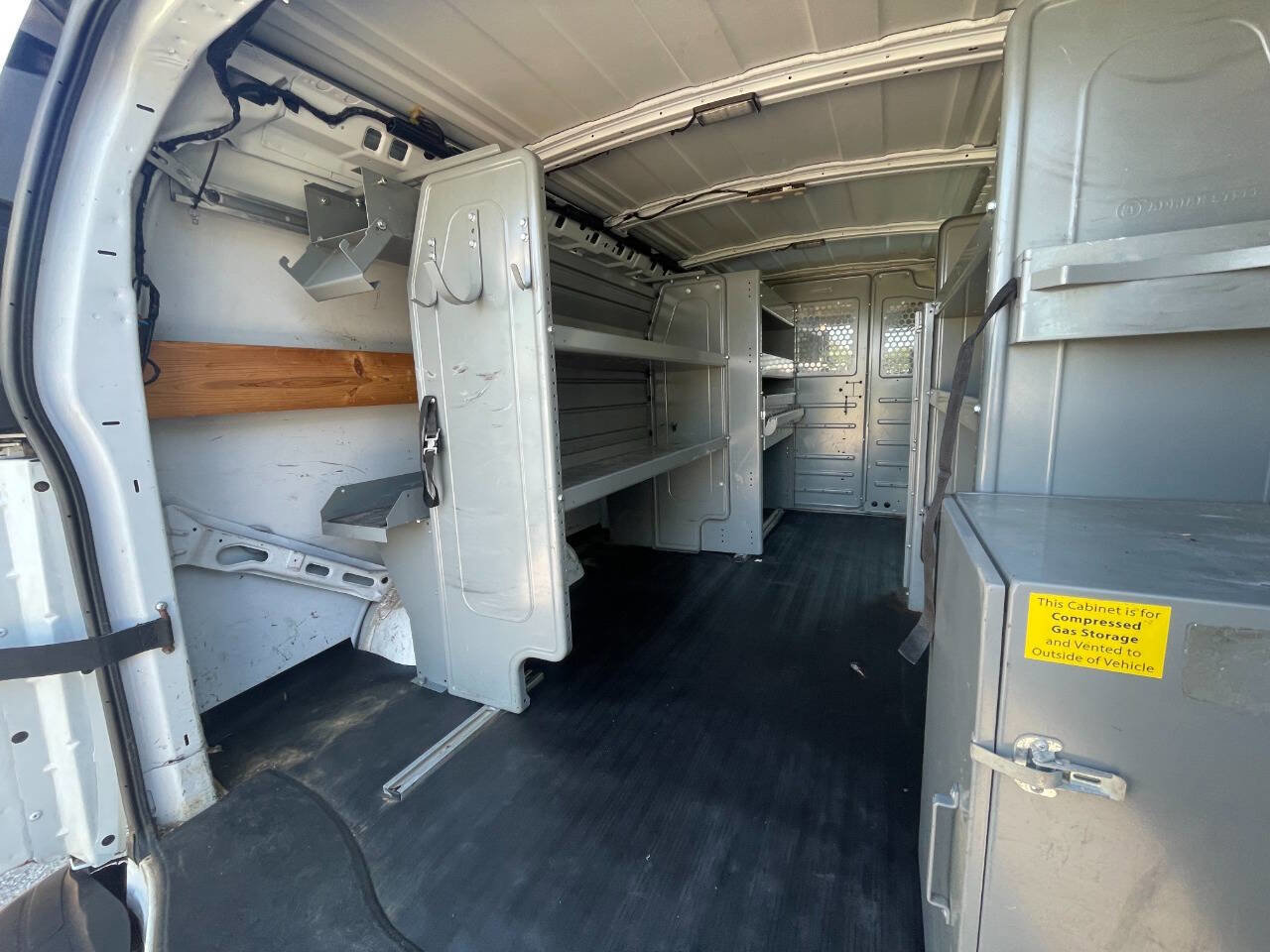 Used 2015 Chevrolet Express 2500 image 17