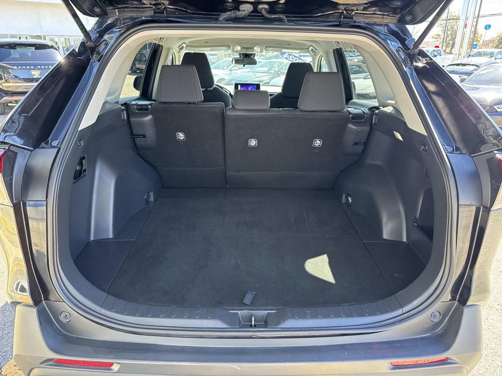 Used 2024 Toyota RAV4 LE image 9