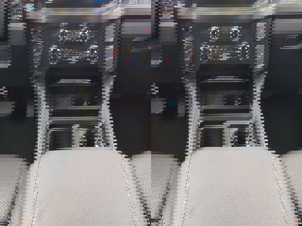 New 2026 Ford F250 Lariat w/ Black Appearance Package image 19