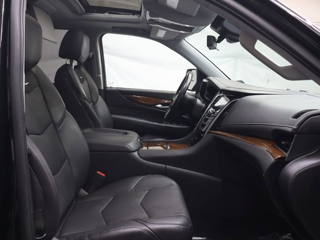 Used 2020 Cadillac Escalade Luxury AWD/4WD image 9