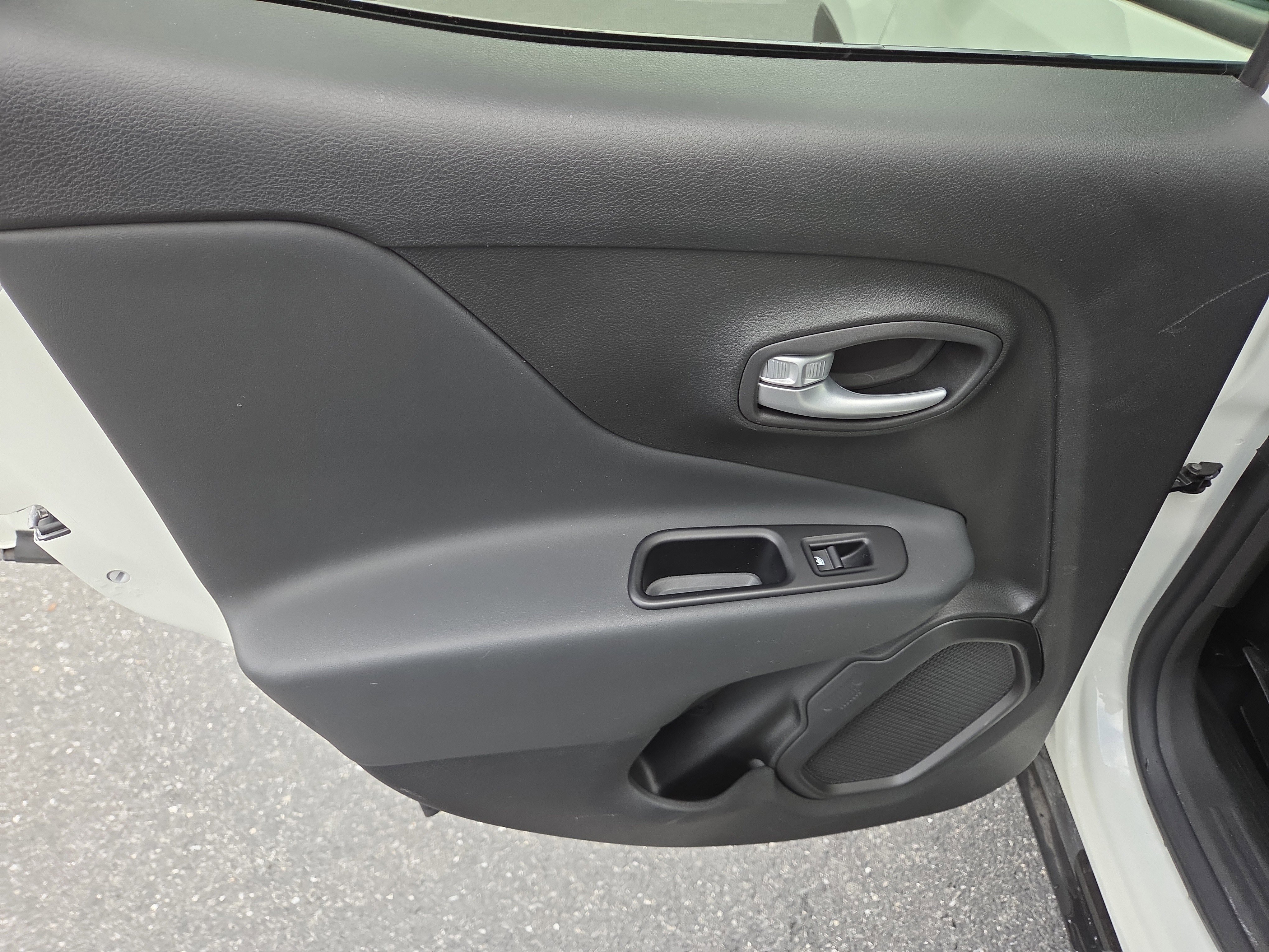 Certified 2023 Jeep Renegade Latitude AWD/4WD image 21