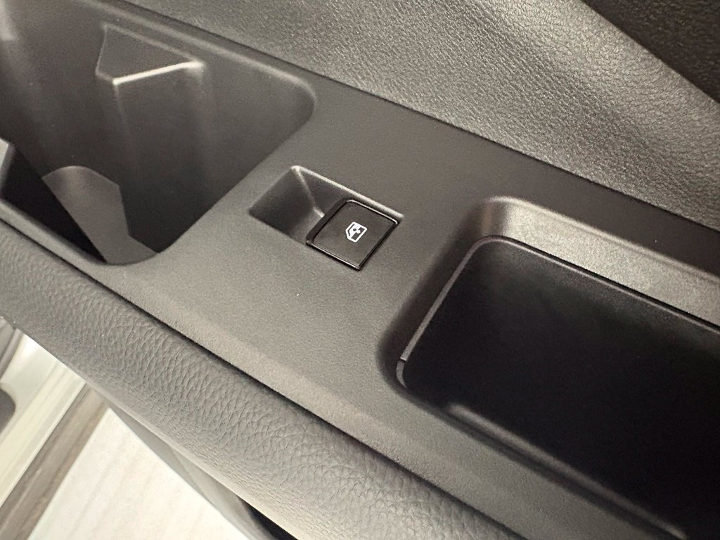 Used 2024 Nissan Pathfinder SV FWD image 16