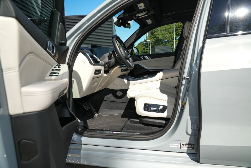 Used 2024 BMW X5 M60i AWD/4WD image 18