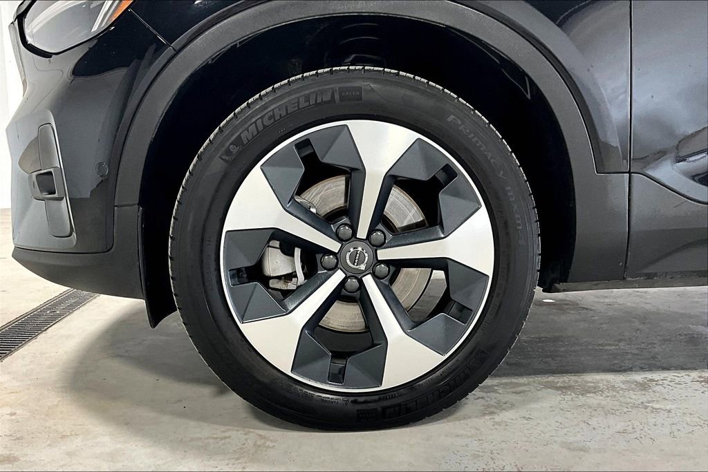 Used 2024 Volvo XC40 B5 Plus w/ Climate Package image 11