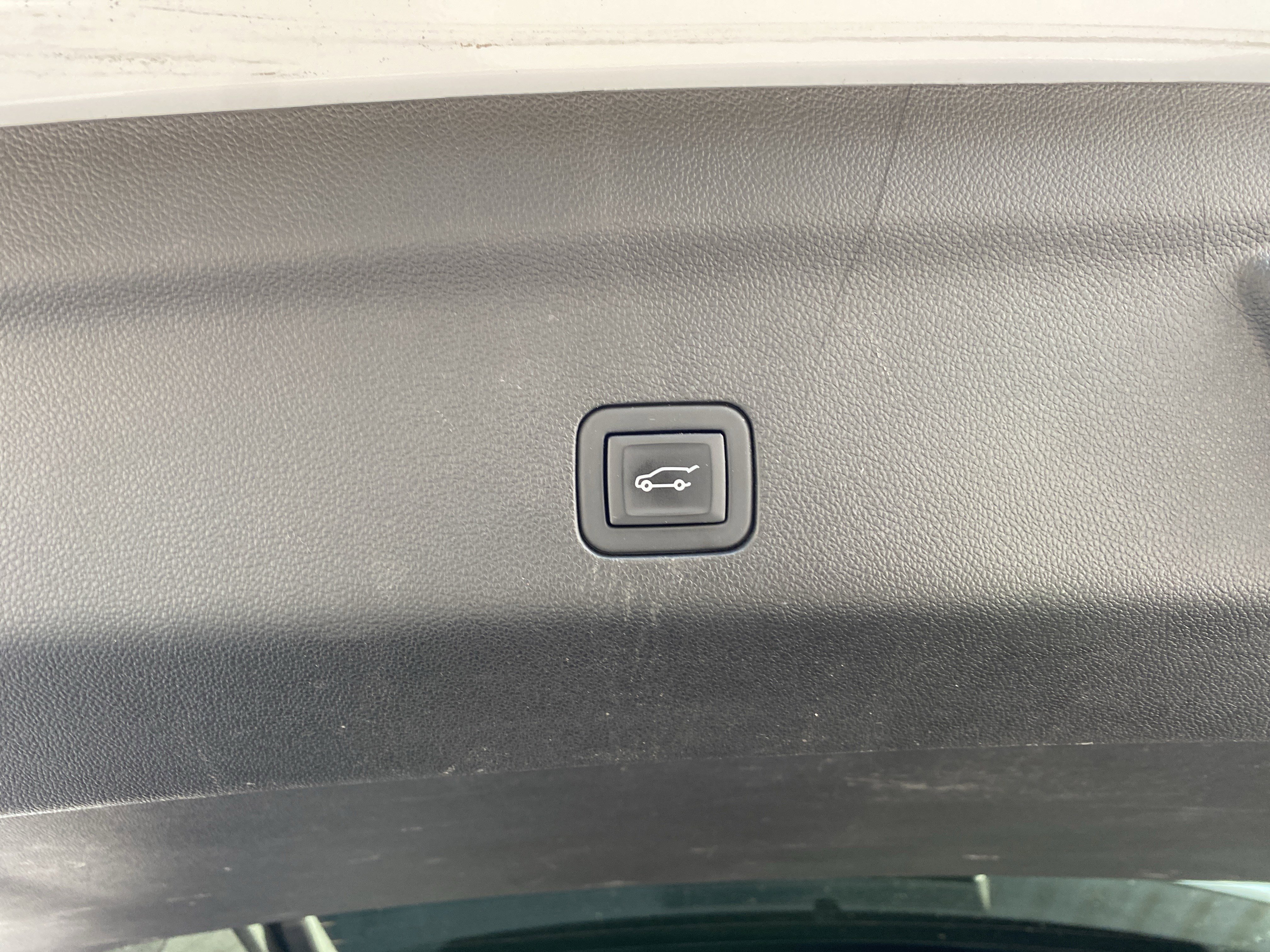 Used 2023 GMC Yukon SLT image 39