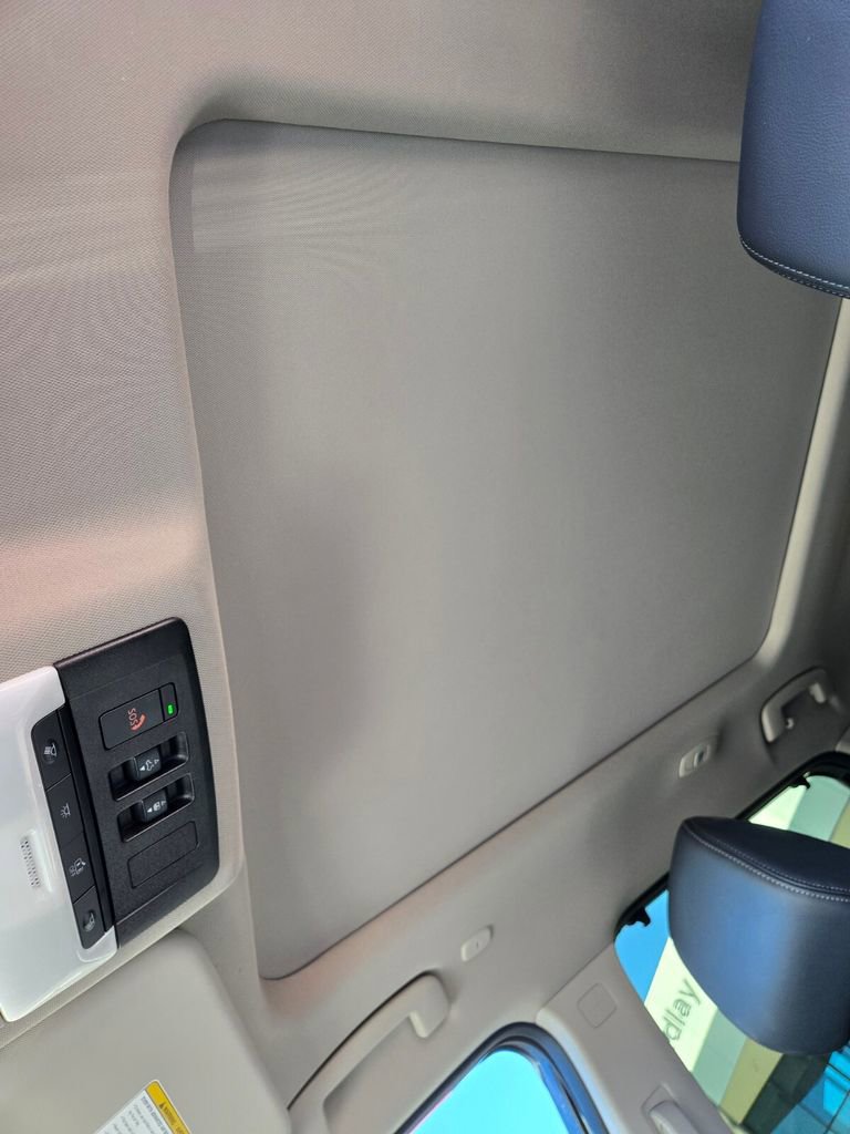 Used 2025 Nissan Rogue SL w/ Tech Package image 11