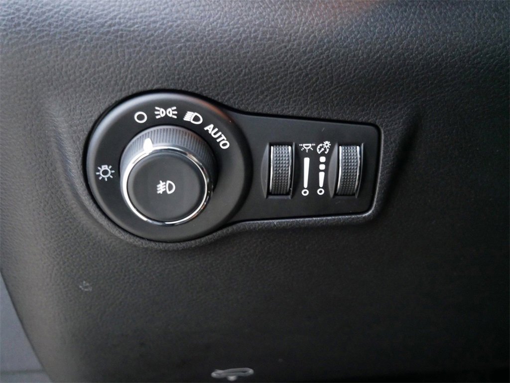 Used 2024 Jeep Compass Limited image 16