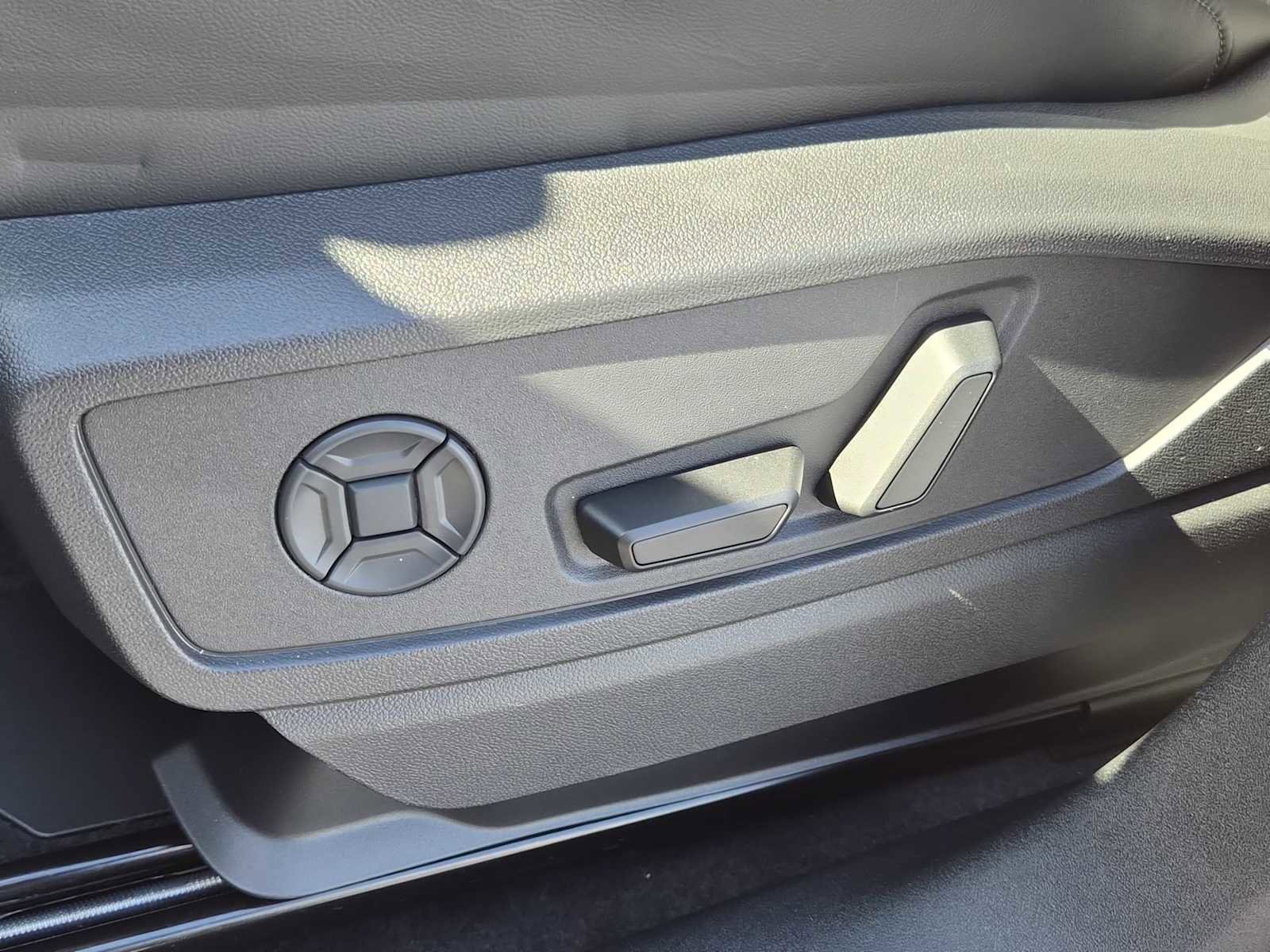 New 2025 Audi SQ5 Premium Plus image 16