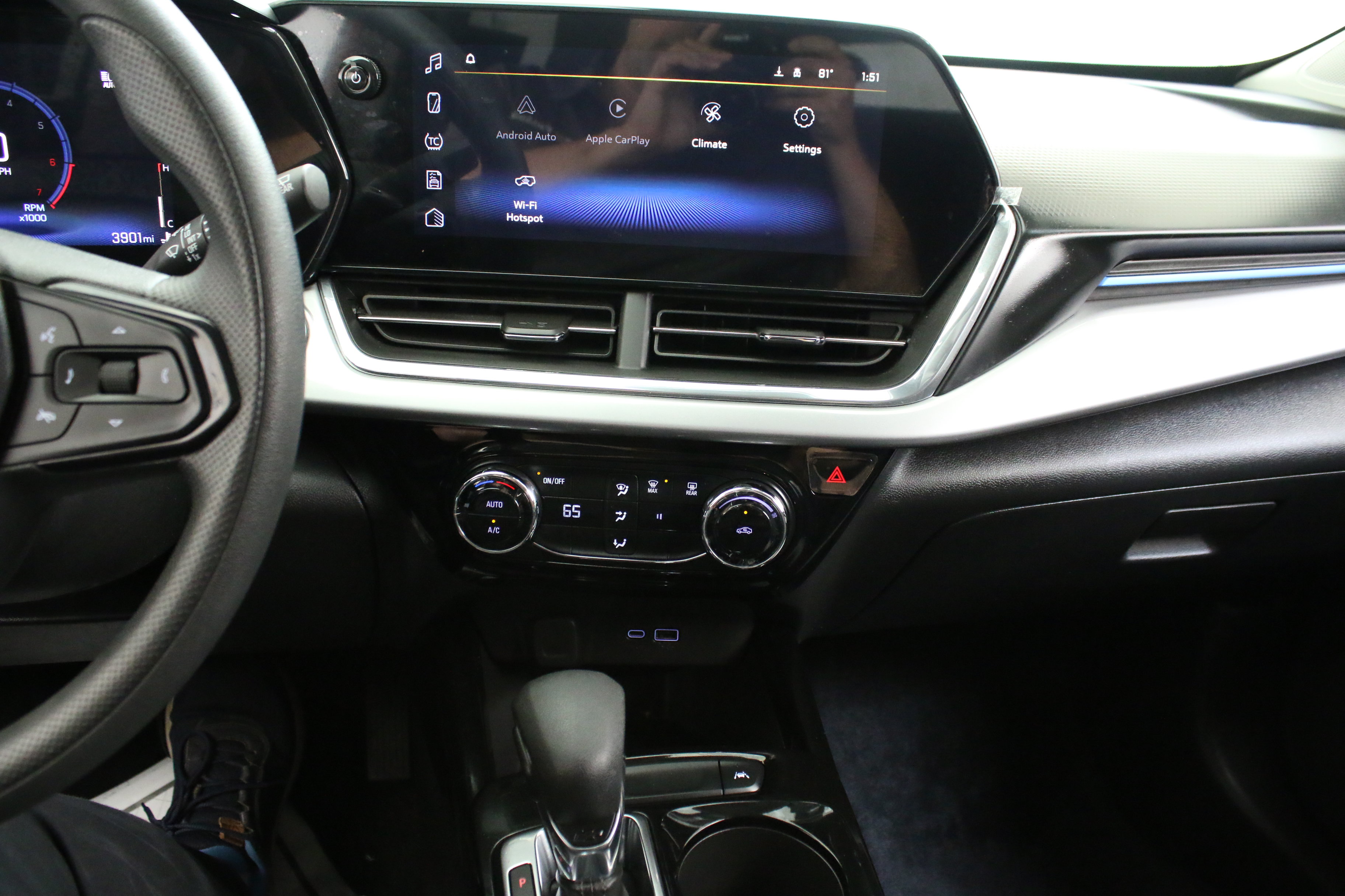 Certified 2024 Chevrolet Trax LT FWD image 19